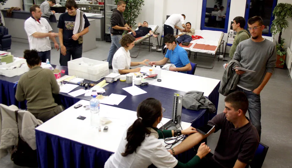 snimio DAVOR KIBEL,OSIJEK, 04.11.2010. GRADSKI VRT, KOHORTA DAJE KRV 