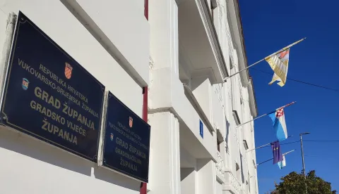 Ulaz u gradsku upravufoto: Marija Le&scaron;ić Omerović
