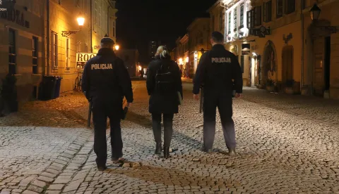 Osijek, 08. 01. 2022, Tvrdja, inspekcijski nadzor provodjenja epidemioloskih mjera po lokalima, kaficima, restroanima.. Nadzor vrse inspektori ravnatljstva civilne zastite, insprektorica Marija Capan, u pratnji policije.snimio GOJKO MITIĆ