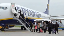 osijek, 8 travanj 2016, 10.30 sati - Zračna luka Osijek, ryanair, dolazak i odlazak putnika iz/za london snimio zdenko puić