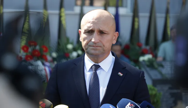 Dalj, 01. 08. 2026., obilježavanje 35. obljetnice pogiblje policajaca i civila u Dalju, Dalj, svečanost, polaganje vijenaca, svijeće, Ivan Anu&scaron;ićSNIMIO BRUNO JOBST