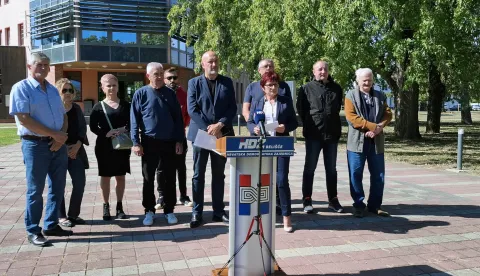 Beli??e, 2.10.2026.- Gradski odbor HDZ-a Beli??a pozvao je u petak gradsku upravu da poduzme konkretne poteze u rje?avanju odnosa s tvrtkom Livit, u vlasni?tvu nekada?njeg ministra Ivana Vrdoljaka,nakon ?to joj je Osje?ko-baranjska ?upanija oduzela dozvolu za gospodarenje otpadom. foto HINA/ Igor VU?KOVI?/ ua