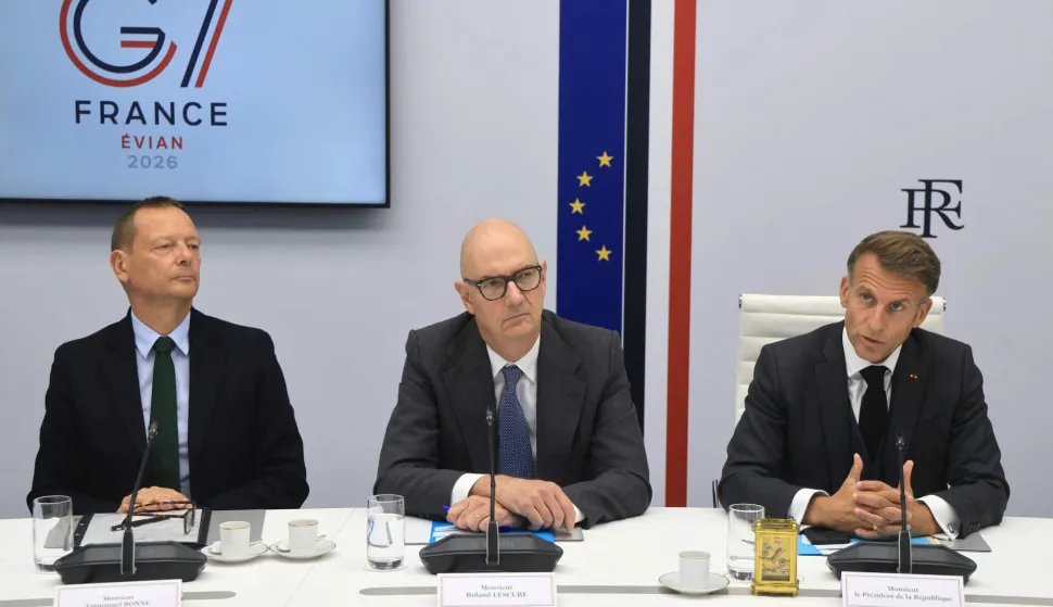 French President Emmanuel Macron (R) speaks next to French Presidential advisor Emmanuel Bonne (L) and France's Economy, Finances and Industry Minister Roland Lescure following a videoconference with G7 leaders from the ?lys?e Presidential Palace in Paris on October 2, 2026. G7 leaders were holding talks on October 2, 2026, to coordinate action on tackling high fuel prices, after Washington upped pressure on Europe to release its strategic reserves or face a US diesel export ban. (Photo by Ludovic MARIN/POOL/AFP)