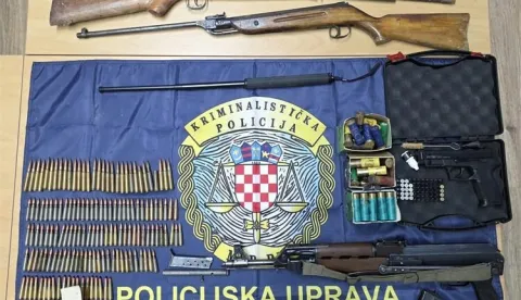 Oružje, automatska pu&scaron;ka, streljivo, bomba TNT, Ilustracija