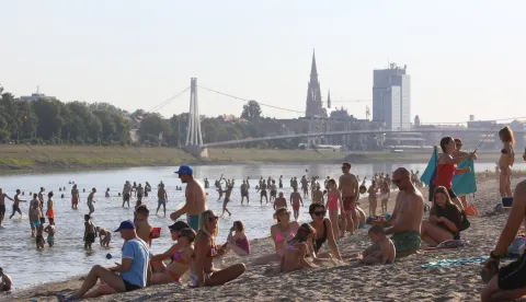 Osijek, 15. 07. 2026, Copacaban, Kopika, plaža na Dravi TZ OBŽ organizira grupno snimanje kupača za promotivnu kampanju... Copacabana, Kopika, Drava, kupačii, ljeto...snimio GOJKO MITIĆ