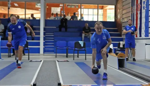 Gosti pokvarili obje premijere na Pampasu, Nove nade zadržale niz