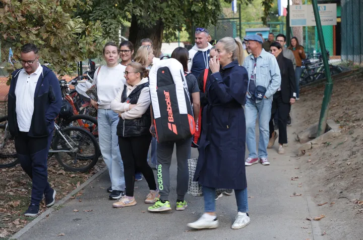 Osijek, 05. 10. 2026., Park kralja Tomislava, teniski tereni, koncesija, mirni prosvjedSNIMIO BRUNO JOBST
