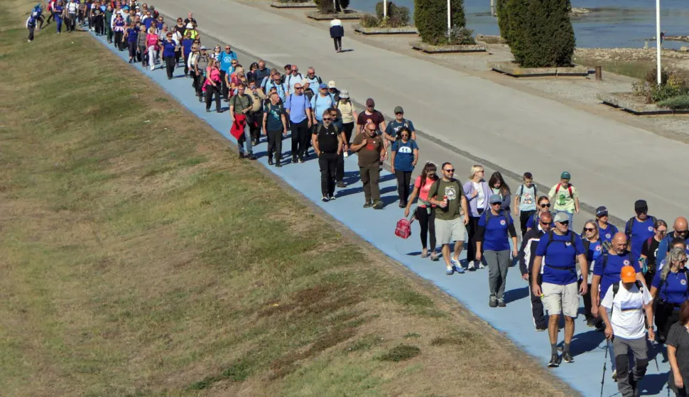 Proteklog vikenda Osječki pje&scaron;ački put organiziralo je Hrvatsko planinarsko dru&scaron;tvo Br&scaron;ljan-Jankovac Osijek, a ovogodi&scaron;nji odaziv pokazao je da ova tradicionalna akcija odavno vi&scaron;e nije rezervirana samo za iskusne planinare. Uz članove prijateljskih planinarskih dru&scaron;tava, na startu se okupio velik broj članova Br&scaron;ljan-Jankovca, ali i Osječana koji su jednostavno odlučili subotu provesti hodajući svojim gradom.