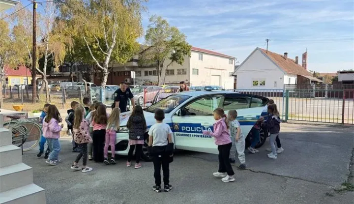 VINKOVCIPolicijski službenici PU vukovarsko-srijemske u&nbsp;povodu&nbsp;obilježavanja Dana policije posjetili su vinkovački Dječji vrtić Srce Marijinolistopad 2026.