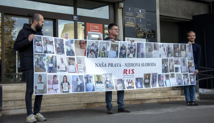 Zagreb, 08.10.2026. - Povodom Dana osobnih asistenata 8. listopada 2026., Regionalni industrijski sindikat održao je akciju kako bi podsjetio na radnice i radnike koji svakodnevno nose sustav osobne asistencije &ndash; i na njihova prava o kojima se i dalje odlučuje bez njih. Poruka akcije: Osobni asistenti na taj dan neće biti ispred Ministarstva, već na svojim radnim mjestima uz svoje korisnike. Na slici Branko Krmić.foto HINA/ Sa&scaron;a KOLJAN/ sk