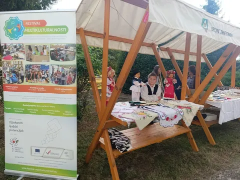 U Laslovu održan četvrti Festival multikulturalnosti: &bdquo;Razlike su mostovi koji nas povezuju&ldquo;