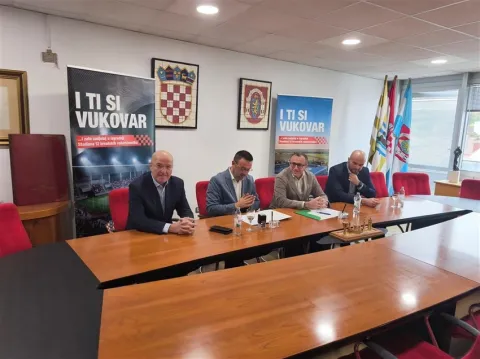 Kompanija Pevex donirala Vukovaru 100 tisuća eura za gradnju stadiona "12 hrvatskih redarstvenika"