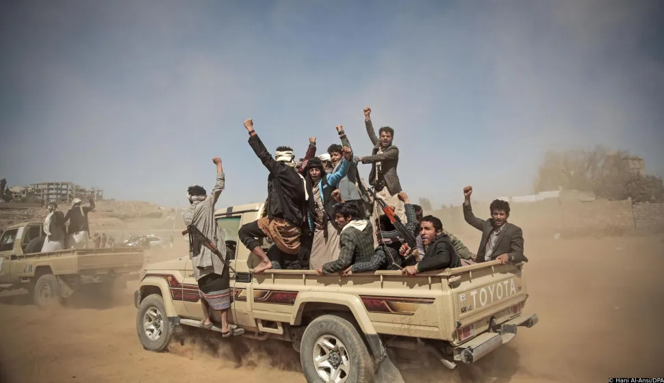 Houthi rebels fighters chant slogans as they take off to a battlefront following a gathering aimed at mobilizing more fighters in Sanaa, Yemen, 16 November 2017. According to the international aid group Save the Children the ongoing war in the country takes a particular heavy toll on the youngest, with approximately 120 children dying every day. The group says already over 50,000 children are believed to have died in 2017. Photo: Hani Al-Ansi/dpa /DPA/PIXSELL