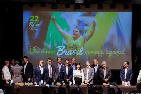 BRASiLIA, DF - 08.10.2026: FLaVIO MEETS WITH POLITICIANS FROM THE PL - Presidential candidate Flavio Bolsonaro meets with PL deputies and governors elected this Thursday (October 8th) at the Brasil 21 building. (Photo: Joao Pedro Carvalho/Fotoarena/Sipa USA) Photo: Fotoarena/SIPA USA