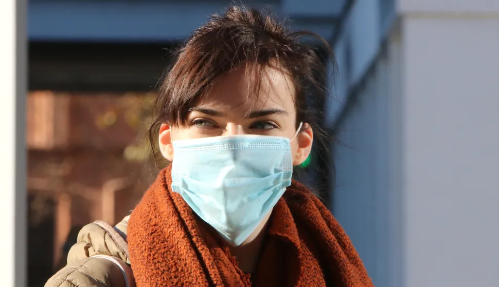 Osijek, 08.12.2020. - građanke i građani nose za&scaron;titne maske i dok su u &scaron;etnji radi svoje sigurnosti radi zaraze i epidemije COVID 19FOTO: Željko &Scaron;epić
