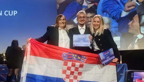 Vinkovačke su frizerke na Svjetskom prvenstvu u Parizu osvojile sjajno peto mjesto