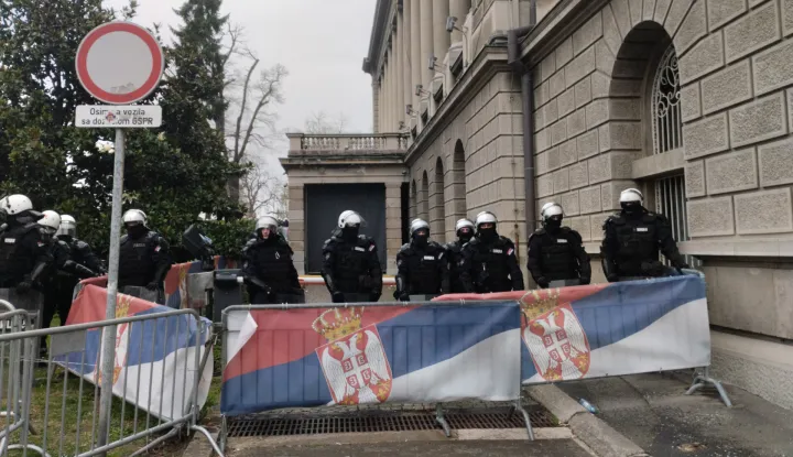 Beograd, 20.09.2026 - (Arhivska fotografija) Ostavka koju je najavio srbijanski predsjednik Aleksandar Vu?i?, kako bi "kao obi?an gra?anin" sudjelovao na prijevremenim parlamentarnim izborima 25. listopada otvorila je u javnosti i pitanje ?ta ?e biti s tzv. '?acilendom', ?atorskim kampom njegovih prista?a koji su u o?ujku 2025. zaposjeli park ispred slu?benog ureda ?efa dr?ave. Na slici ?acilend nekad. foto HINA/ Velimir ILI?/ ik