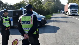 Slavonija...DC55_Županja-Vinkovci...21.10.2024.Ministarstvo unutarnjih poslova po peti put obilježava Nacionalni dan sigurnosti cestovnog prometa, a obilježila je i Policijska uprava vukovarsko-srijemska pojačanim nadzorom cestovnog prometa usmjerenim na suzbijanje prekr&scaron;aja kojima su uzrokovane najteže prometne nesreće;foto Gordan Panić