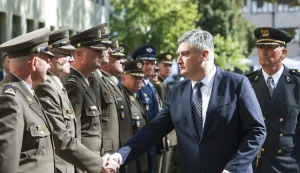 Zagreb, 30.09.2026. - Predsjednik Republike i vrhovni zapovjednik Oružanih snaga Republike Hrvatske Zoran Milanović na sastanku s načelnikom Glavnog stožera Tihomirom Kundidom i&nbsp;zapovjednicima OSRH. foto HINA/ Lana SLIVAR/ ls