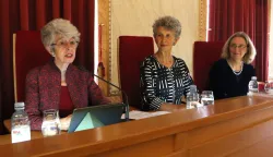Osijek, 15. 10. 2026, Velika vijećnica Skup&scaron;tine OBŽ, Županijska 4. Predavanje Lady Aurelia Young, o ocu Oscaru Nemonu. Lady Aurelia Young, Electra May, i unuka Sophia Butler.snimio GOJKO MITIĆ
