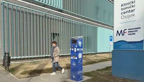 Osijek, 15. 10. 2026., Huttlerova ulica, KBC Osijek, automat za naplatu parkinga, parkirni automat, naplata parkinga, I. zona, SNIMIO BRUNO JOBST