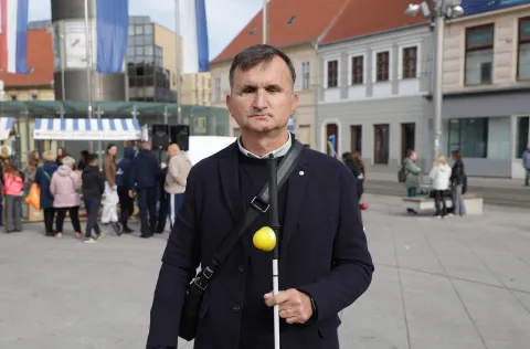 Osijek, 15. 10. 2026., Trg A. Starčevića, Međunarodni dan slijepih, Pro&scaron;etajmo zajedno, Stojan BjelajacSNIMIO BRUNO JOBST