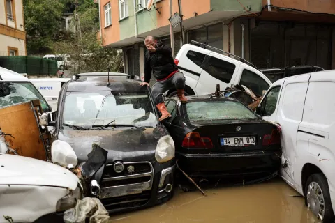 Dvoje poginulih u bujicama koje su pogodile Istanbul