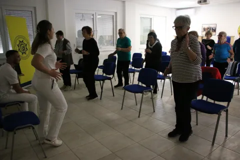 Sveučili&scaron;te Josipa Jurja Strossmayera u Osijeku, Fakultet za dentalnu medicinu i zdravstvo Osijek u Orahovici, a zajedno sa studentima fizioterapije, jučer je proveo javnozdravstvenu akciju "Studenti fizioterapije i umirovljenici zajedno za aktivno i zdravo starenje"