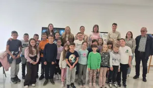 GUNJAU povodu obilježavanja Mjeseca hrvatske knjige &scaron;kolska knjižnica O&Scaron; "Antun i Stjepan Radić" Gunja i Narodna knjižnica i čitaonica Gunja nastavile su uspje&scaron;nu suradnju organizacijom izložbe dječjih likovnih radova pod nazivom "U svijetu likovnih umjetnika 8".2026.