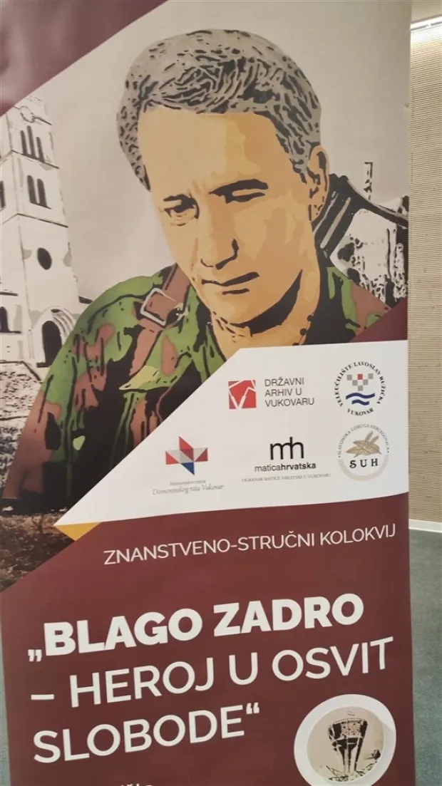 VUKOVARDržavni arhiv u Vukovaru, vukovarsko Veleučili&scaron;te "Lavoslav Ružička", Memorijalni centar Domovinskog rata, Ogranak Matice hrvatske i Slavonska udruga Hercegovaca "Blago Zadro", u povodu 35. obljetnice Vukovarske bitke i pogibije Blage Zadre, organizatori su dvodnevnog znanstveno-stručnog kolokvija "Blago Zadro &ndash; heroj u osvit slobode", posvećenog jednom od najistaknutijih zapovjednika obrane Vukovara i simbolu hrabrosti hrvatskih branitelja.2026.