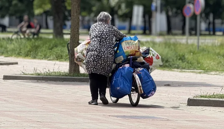 Osijek, 05. 05. 2026., umirovljenik; umirovljenica; starost; starica; siroma&scaron;tvo; egzistencija; rub egzistencije; skupljanje boca; preživljavanje; mirovina; mala mirovina; slobodnjak, slobodnjaciSNIMIO BRUNO JOBST