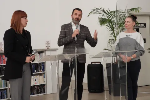 Nik Titanik, Gradska knjižnica Požega
