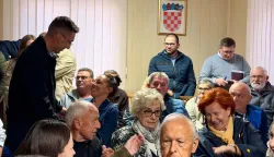 Ciklus tribina "Zajedno za bolje sutra" nastavljen je druženjem gradonačelnika Josipa Romića i njegovih suradnika s građanima u mjesnim odborima Lenije, Dvanaest redarstvenika i Lapovci, gdje su predstavljeni dosada&scaron;nji projekti, planirana ulaganja i odgovori na prijedloge građana.