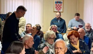 Ciklus tribina "Zajedno za bolje sutra" nastavljen je druženjem gradonačelnika Josipa Romića i njegovih suradnika s građanima u mjesnim odborima Lenije, Dvanaest redarstvenika i Lapovci, gdje su predstavljeni dosada&scaron;nji projekti, planirana ulaganja i odgovori na prijedloge građana.