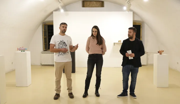 Osijek, 16. 10. 2026., Galerija Kazamat, Keramika, otvorenje izložbe, Marko Babić; Mirela Blažević Babić - autori izložbe; Josip PratnemerSNIMIO BRUNO JOBST