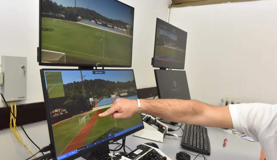20.07.2020., Sibenik - Na sibenskom stadionu Subicevac vrse se posljednje testiranje i licenciranje VAR tehnologije za finale kupa Hrvatske koje ce 1.kolovoza igrati Rijeka i Lokomotiva.rPhoto: Hrvoje Jelavic/PIXSELL