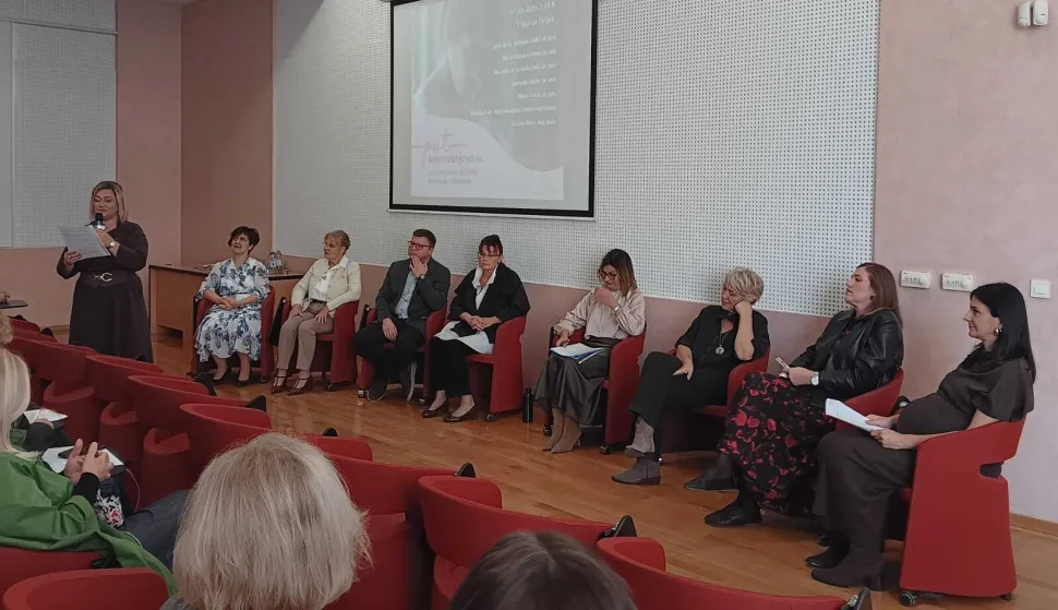 U organizaciji udruge U ime obitelji u Osijeku je održan znanstveno-stručni okrugli stol naslovljen "Put kroz neizvjesnost - spontani pobačaji i te&scaron;ke prenatalne dijagnoze", koji je okupio brojne liječnike i specijaliste.listopad 2026.