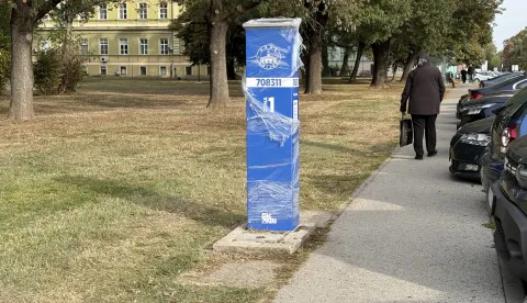 Osijek, 15. 10. 2026., Huttlerova ulica, KBC Osijek, automat za naplatu parkinga, parkirni automat, naplata parkinga, I. zona, SNIMIO BRUNO JOBST