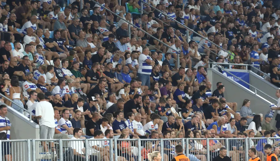 Osijek, 15. 08. 2026, Opus Arena, nogomet, SuperSport Hrvatska nogomenta liga 2026/27. Osijek - Lokomotiva. Publika, navijači.snmimio GOJKO MITIĆ