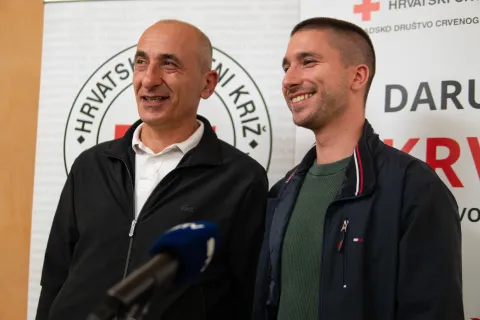Osijek, 21. 10. 2026., Dodjela priznanja dobrovoljnim darivateljima krviObitelj Ivanković; DDK; dobrovoljno darivanje krvi; Crveni križ; priznanja
