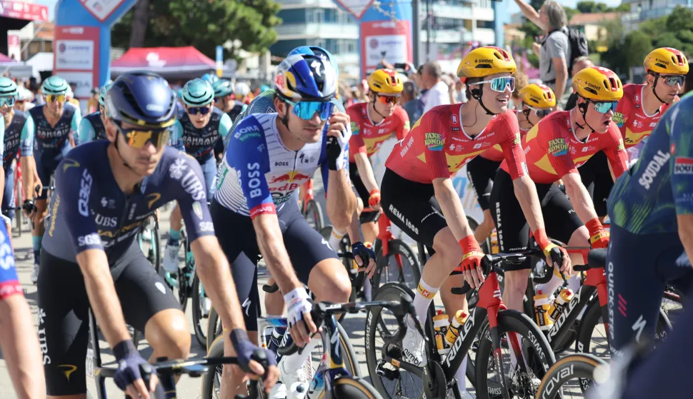 Bigrad na Moru, 23.09.2026. - Strat druge etape biciklističke utrke CRO Race 2026. od Biograda na Moru do Novalje u dužini 114,5 km.Foto HINA/Zvonko KUCELIN