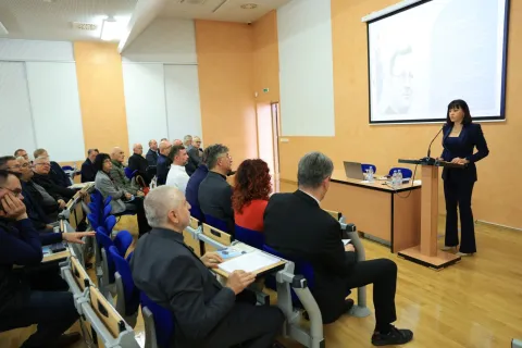 Trami&scaron;ak, Astalo&scaron;, listopad 2026.