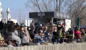 Osijek, 22. 02. 2025., Bajta, Dnevni đir, kava, zubato sunce, zima, hladnoća, samo najupornijiSNIMIO BRUNO JOBST