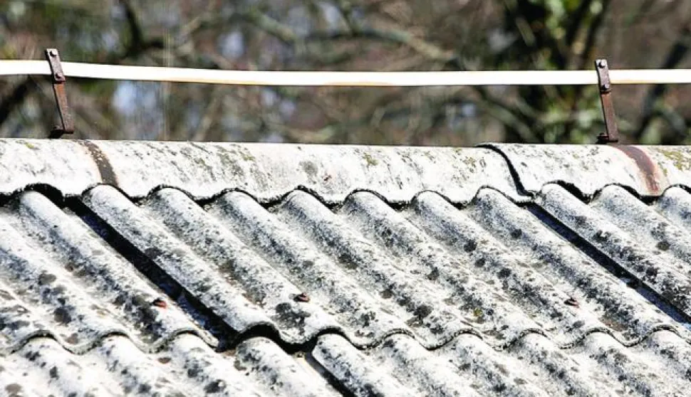 ?11.03.2013., Zagreb - Specijalna bolnica za plucne bolesti u losem je stanju, otkad je izgradjena nisu mijenjane cijevi, grijanje ni krov. Stare salonitne ploce imaju azbest u sebi na krovu bolnice. Photo: Goran Jakus/PIXSELL------2xcolor osijek