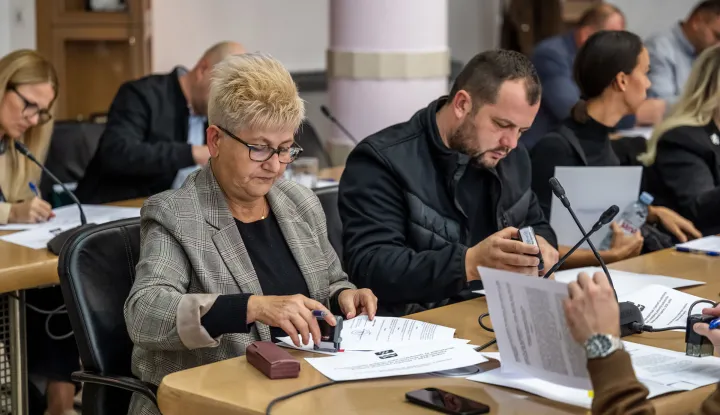 SLAVONSKI BROD - Brodsko-posavska županija nastavila je dodjelu potpora mikro, malim i srednjim poduzetnicima, a u drugom krugu ugovore je potpisalo 112 korisnika. Za potpore u 2026. godini odobreno je ukupno 265 potpora, za &scaron;to je osigurano gotovo 750 tisuća eura, odnosno 250 tisuća eura vi&scaron;e od prvotno planiranog iznosa.