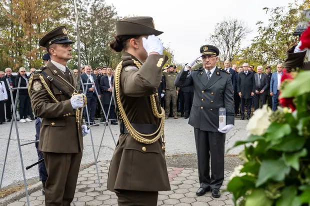 PODVINJEPolaganjem vijenaca kod spomen-obilježja u Podvinju u znak sjećanja na poginule pripadnike obilježena je 35. obljetnica osnutka Specijalne jedinice policije "&Scaron;imini anđeli pakla" Policijske uprave brodsko-posavske, postrojbe koja je svojim ratnim putem ostavila dubok trag u obrani Hrvatske.listopad 2026.