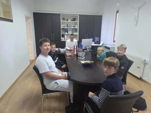 Dječake iz &Scaron;i&scaron;kovaca nagradio općinski načelnikfoto: Općina Cerna