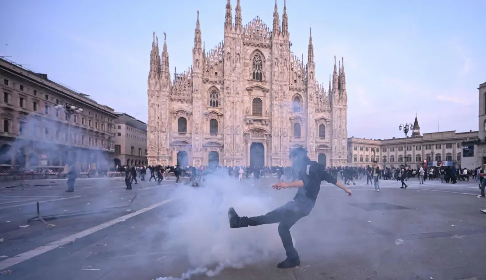 Demonstrators clash with Police during an anti-government protest organized by the Italia in Piazza movement, at Piazza Duomo in Milan, on October 17, 2026. Italy was on October 20, 2026 preparing to send 500 troops to Milan after violent clashes as fuel price protests hit pasta production and food deliveries in southern Italy. (Photo by Piero CRUCIATTI/AFP)
