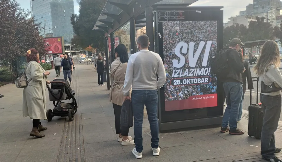 Beograd, 25.10.2026. - U Srbiji su u nedjelju od sedam sati otvorena birali&scaron;ta za prijevremene parlamentarne izbore koji bi, u jeku dvogodi&scaron;nje političke i dru&scaron;tvene krize, u utrci između vladajućeg SNS-a Aleksandra Vučića i studentskog pokreta mogli odrediti buduće mjesto zemlje na političkoj karti regije i Europe. foto HINA/ Velimir ILIĆ/ ml