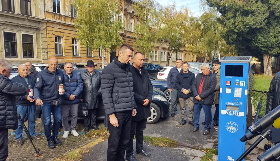 Kod Spomen ploče na zidu osječkog zatvora u Neumanovoj ulici komemoracijom koju je organizirala Zajednica žrtvoslovnih udruga Osječko-baranjske županije je obilježena 81. obljetnica stradanja 48 osoba zatočenih i ubijenih 1945. godine u tada&scaron;njem Vojnom zatvoru. 